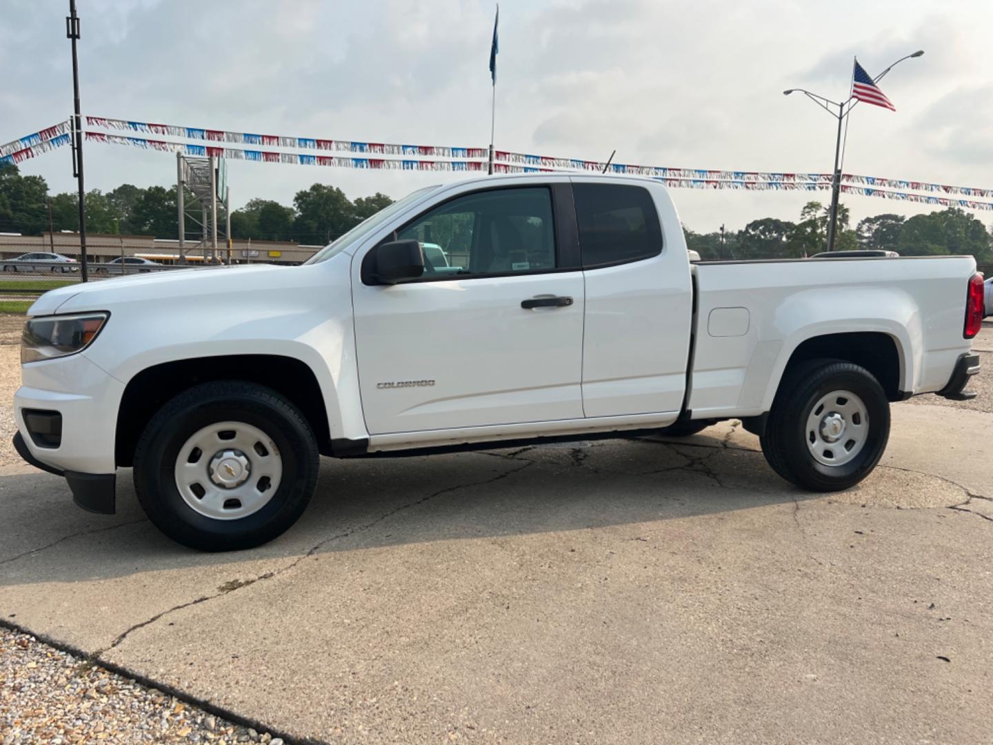 2016 White /Gray Chevrolet Colorado (1GCHSBEA7G1) with an 2.5L 4Cylinder engine, Automatic transmission, located at 4520 Airline Hwy, Baton Rouge, LA, 70805, (225) 357-1497, 30.509325, -91.145432 - 2016 Chevrolet Colorado Ext Cab **One Owner & No Accidents** 2.5L 4 Cylinder Gas, 151K Miles, Power Windows & Locks, Cold A/C, Good Work Truck. FOR INFO PLEASE CONTACT JEFF AT 225 357-1497 CHECK OUT OUR A+ RATING WITH THE BETTER BUSINESS BUREAU WE HAVE BEEN A FAMILY OWNED AND OPERATED BUSINESS AT - Photo#1